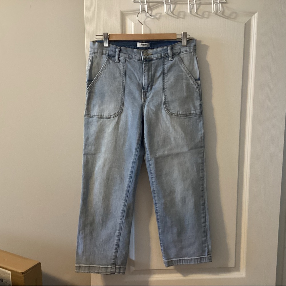 Kensie Light Blue Denim Crop Size 8.   B8